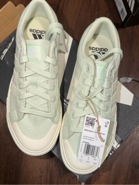 adidas men Bravada 2.0 Platform Shoes Size W 7.5 LIME GREEN, WHITE